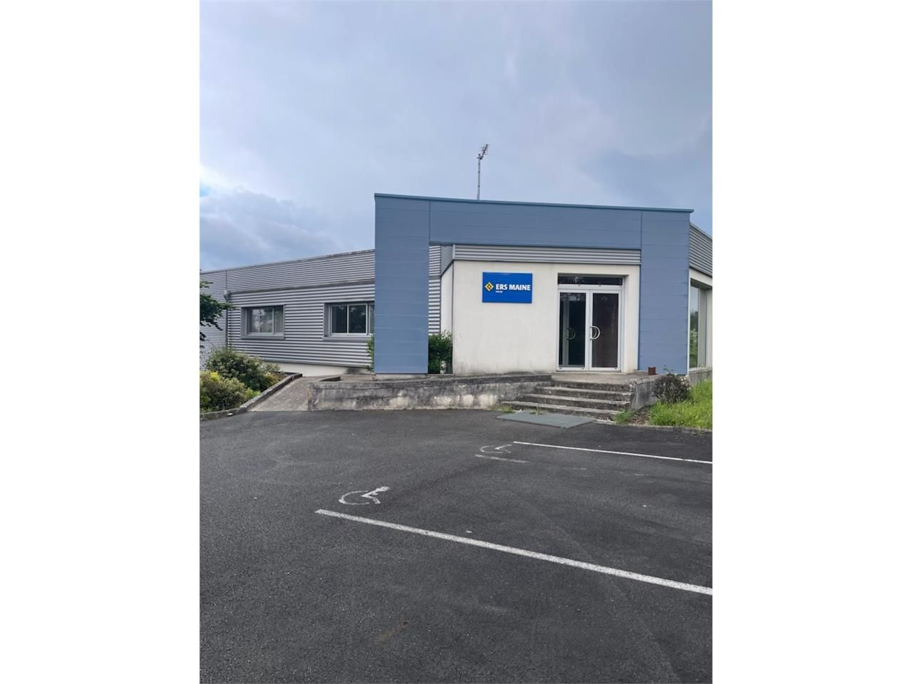 900 m² dispo à Changé