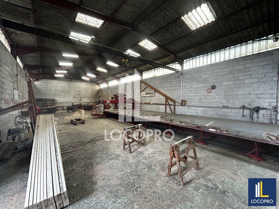 Location local d''activites 1250 m² non divisibles