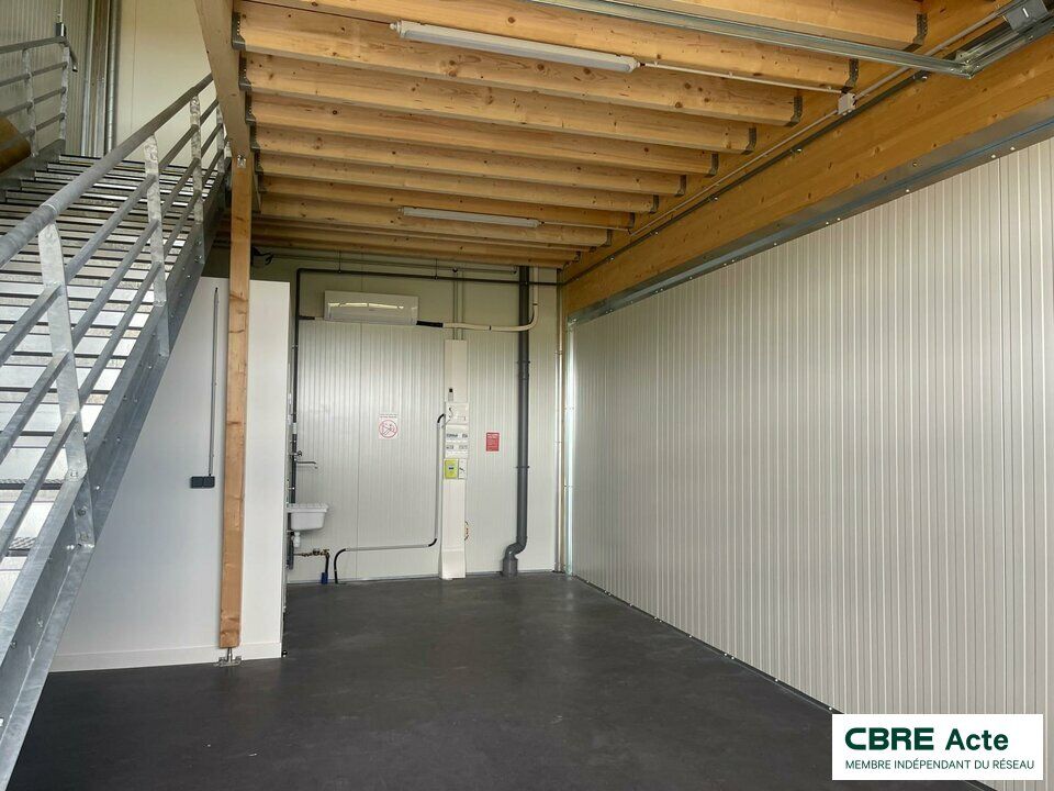 Location local d''activites 96 m² non divisibles