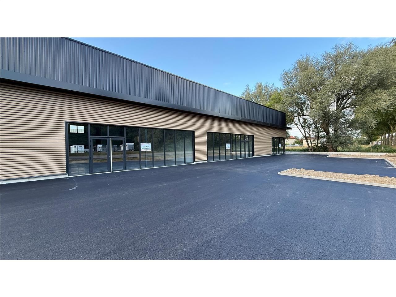 Vente entrepots 192 m² non divisibles