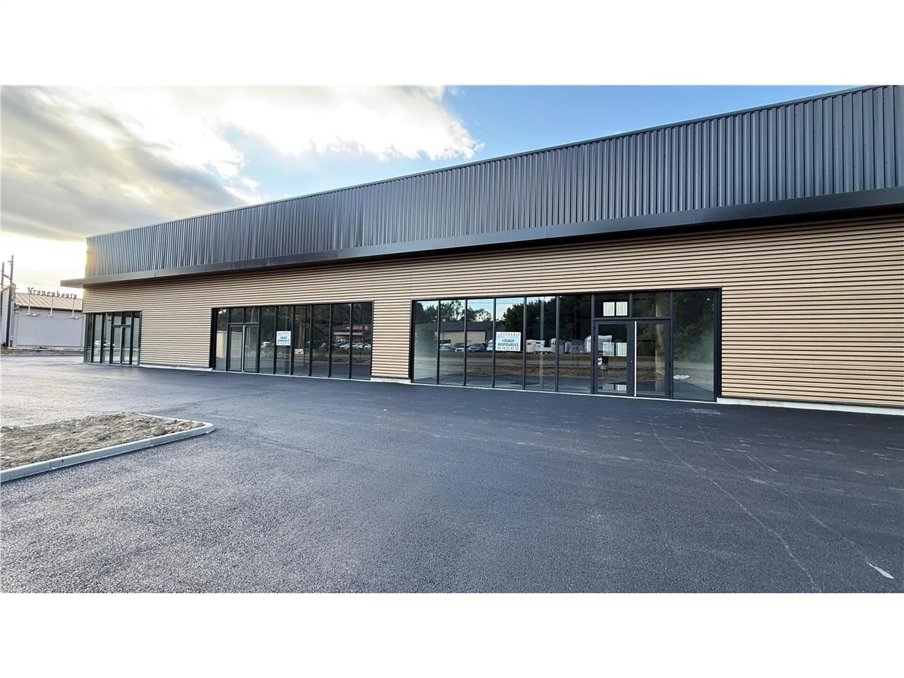 Vente entrepots 192 m² non divisibles