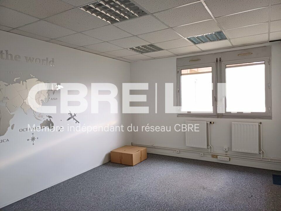 Location bureaux 222.8 m² non divisibles