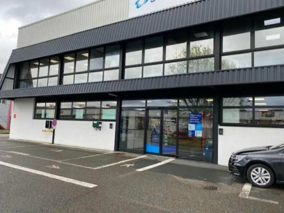 Location entrepot 1086 m² non divisibles