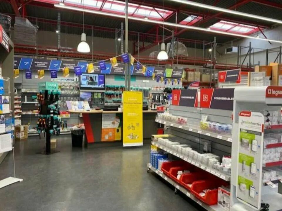 Entrepôt de 1086m² à louer à Rouen (76)