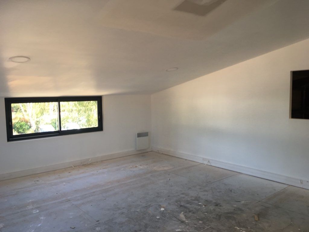 300 m² dispo à Cestas