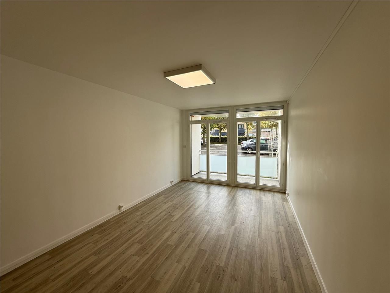 Location local commercial 74 m² à Cenon