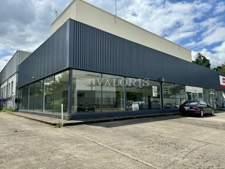 Location local d''activites 1843 m² divisibles à partir de 720 m²