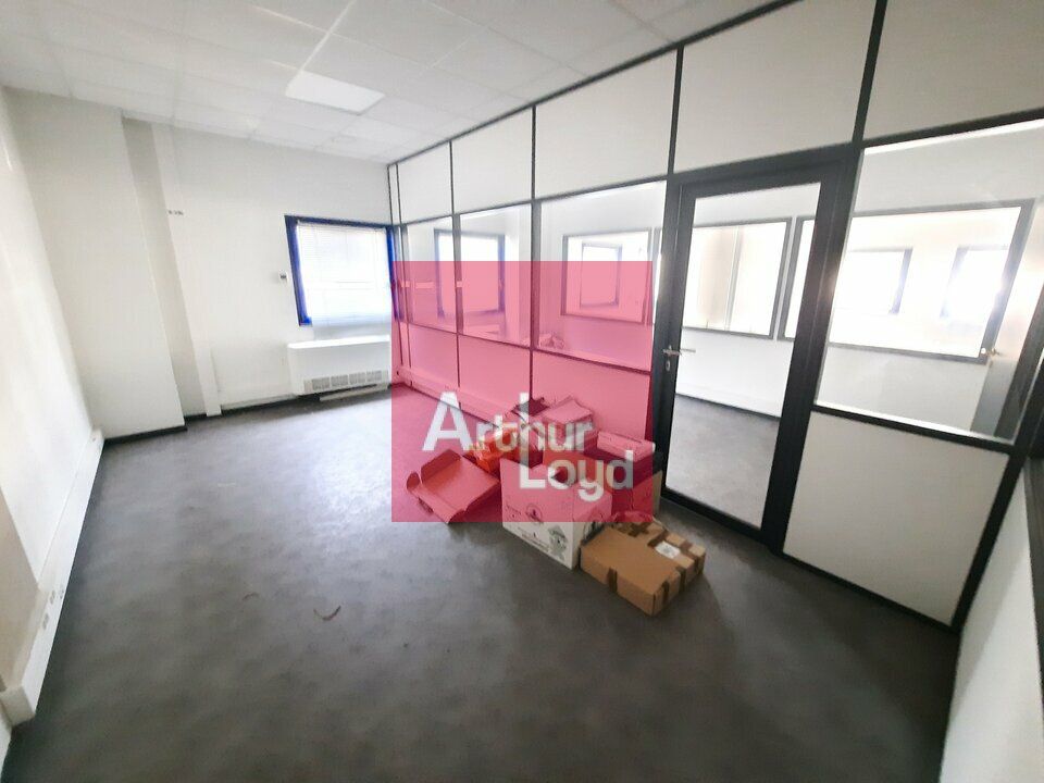 A LOUER CLERMONT FERRAND BREZET BUREAUX 160M² RDC