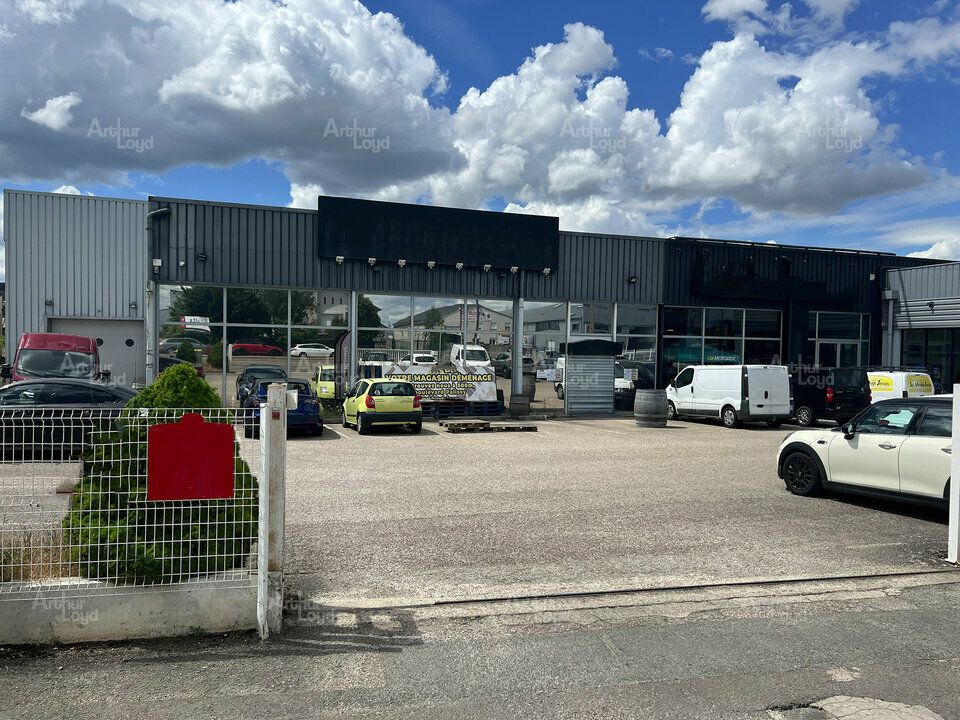 Location local commercial 885 m² non divisibles