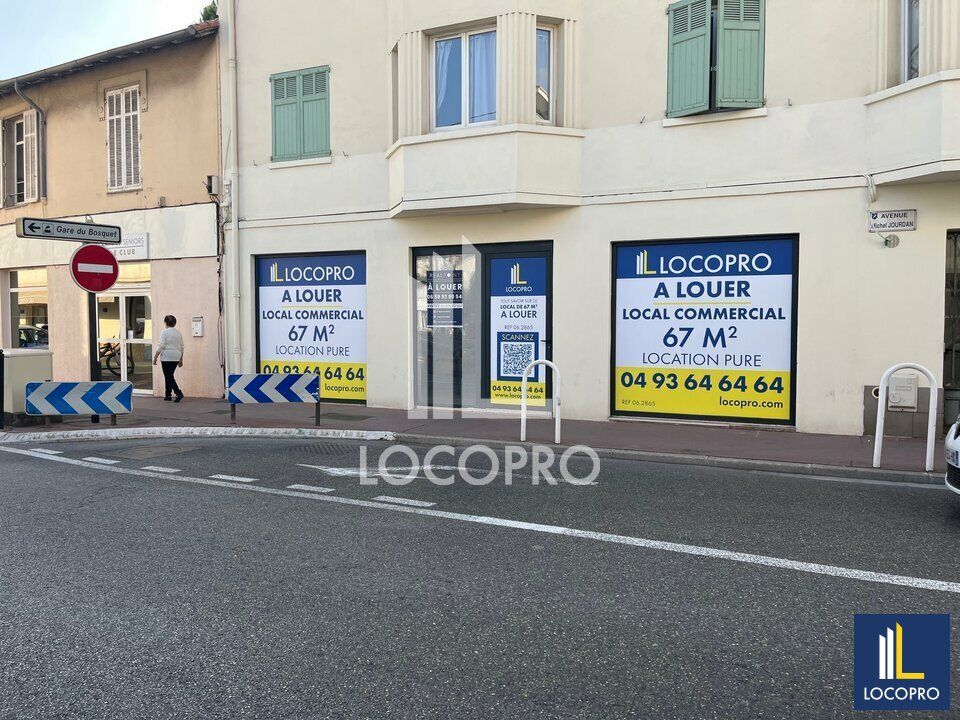 Location local commercial 67 m² non divisibles