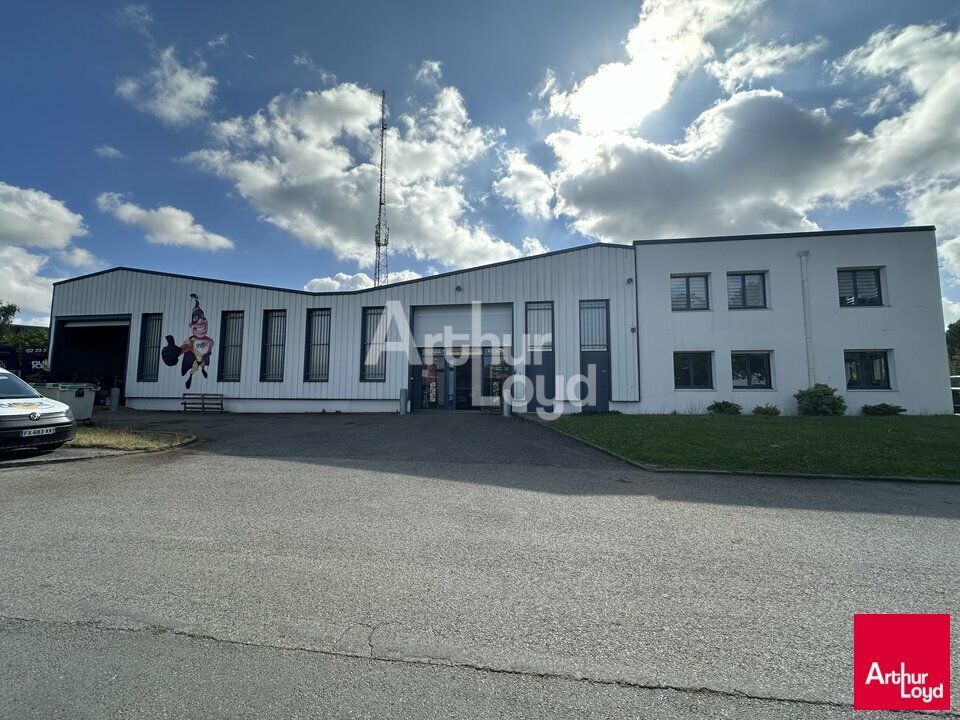Vente local d''activites 1300 m² non divisibles