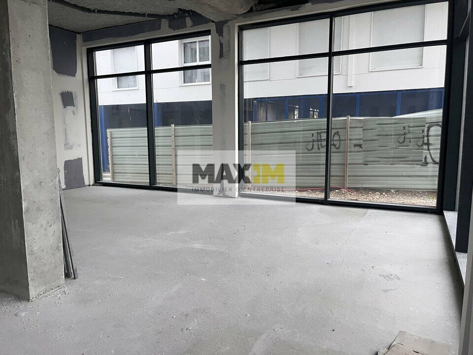 Deux cellules en pied d'immeuble dans l'Eco-quartier de l'Arsenal 