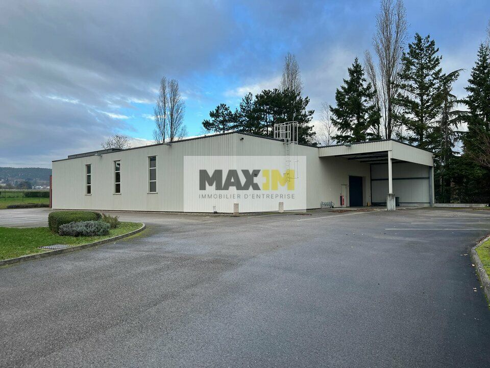 Locaux d'activités récents offrant une belle surface et une belle visibilité