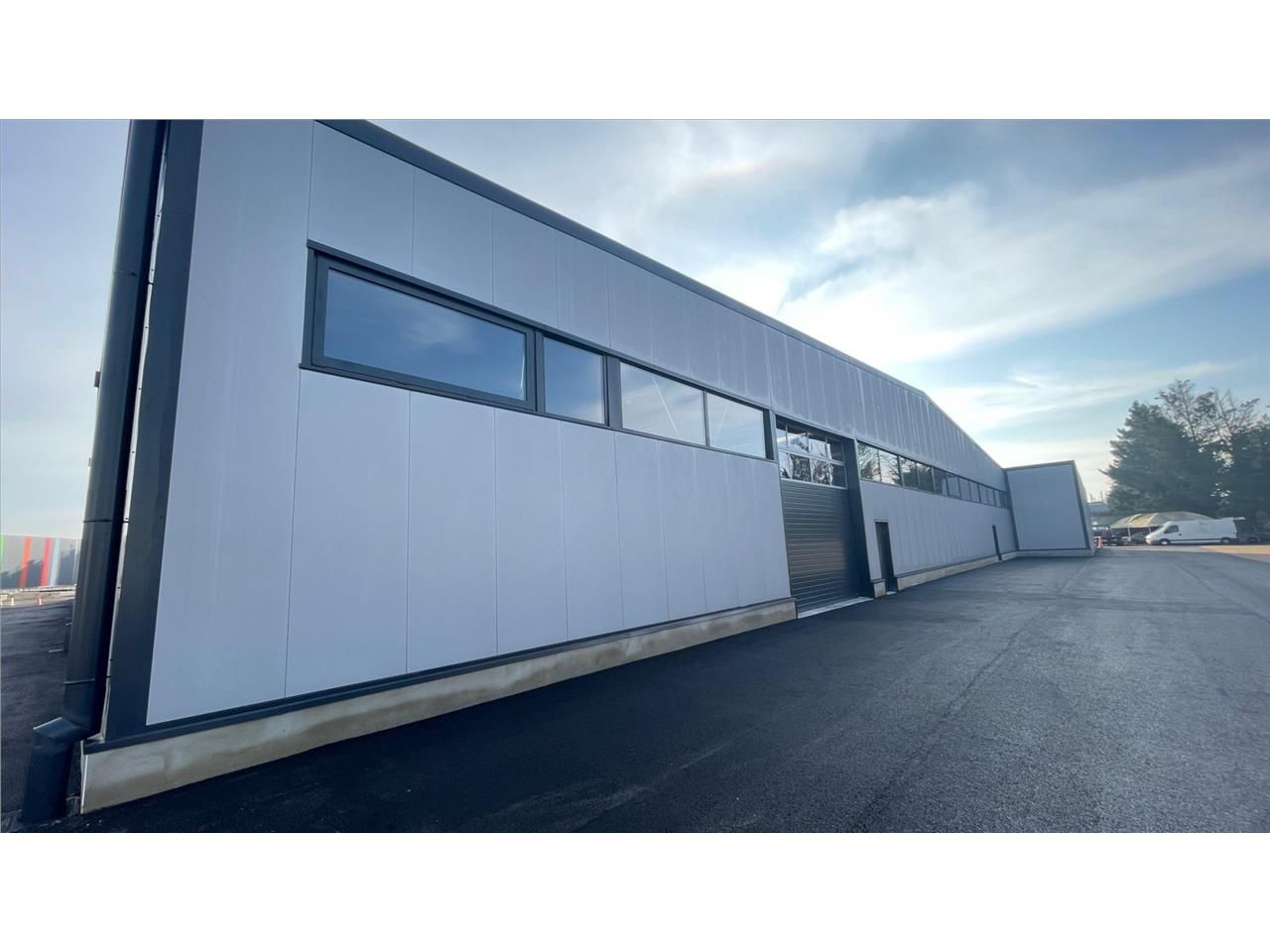 Vente entrepots 687 m² non divisibles