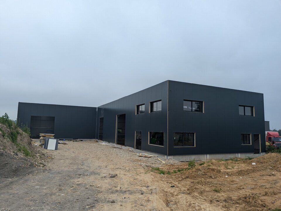 Location local d''activites 900 m² non divisibles