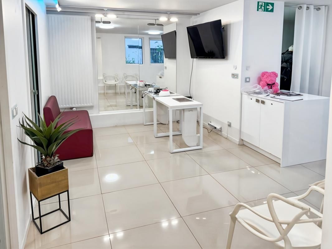 Location Bureaux 77 m² non divisibles