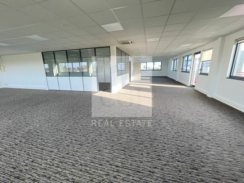 À LOUER – BUREAUX MODULABLES DE 115 À 242 m² – MEYZIEU