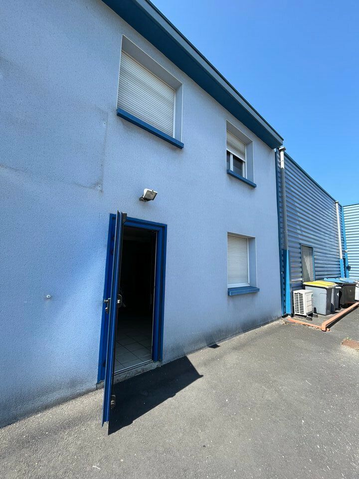 Location local d''activites 220 m² non divisibles