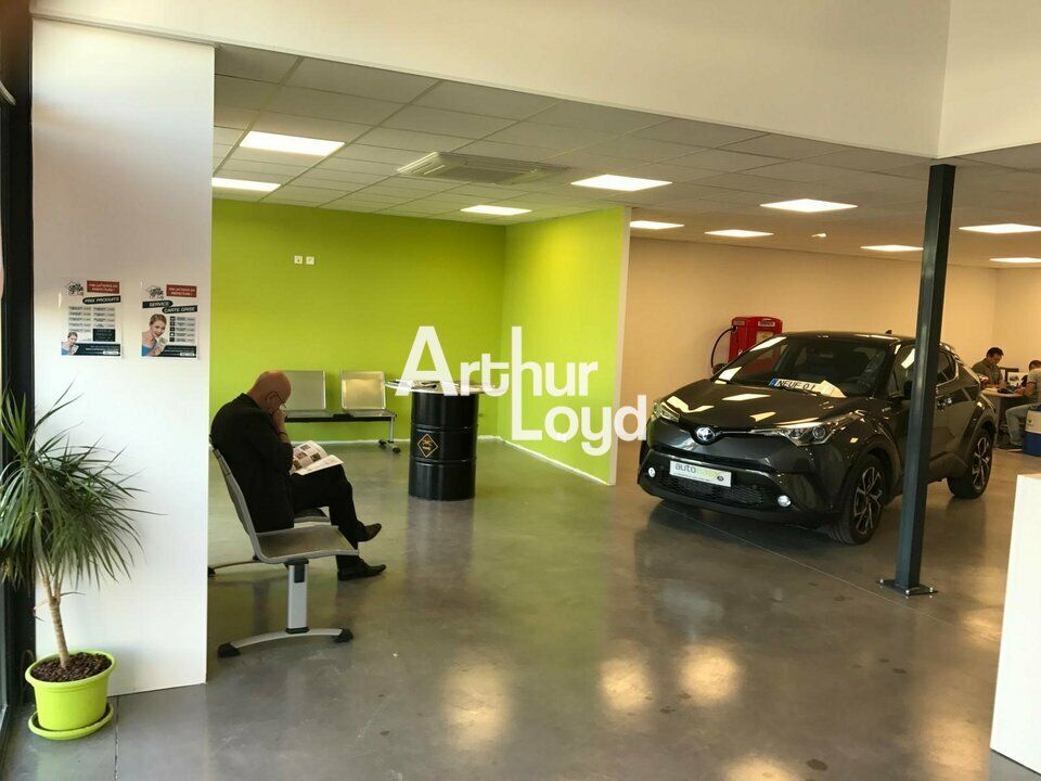 Location commerce et bureaux 460 m² - Roquebrune sur Argens