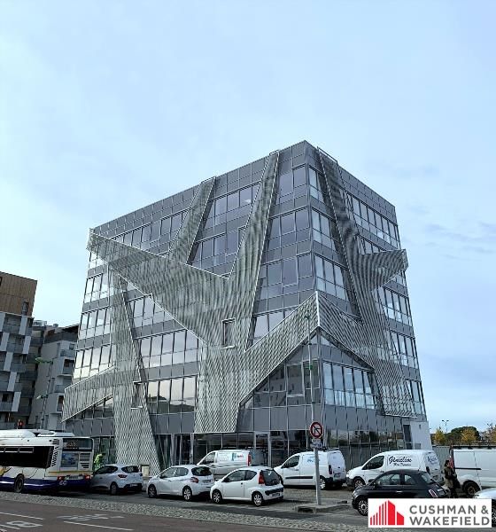 Location bureau - 381 m²