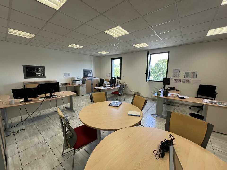 VALENCE, Zone Franche, plateau de bureau neuf à louer 1er étage - Parking