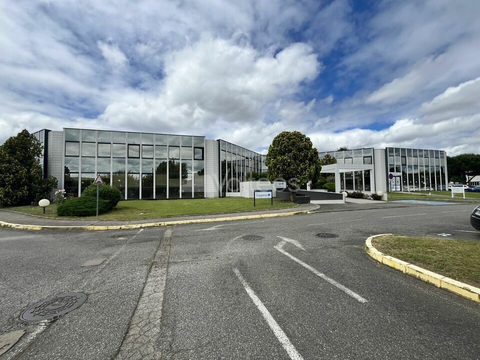 Location bureaux 950 m² non divisibles