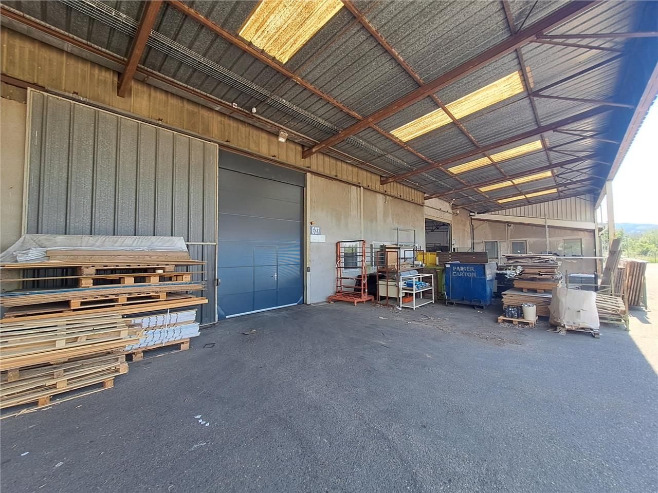 Location local 1131 m² à Neuville-sur-Saône