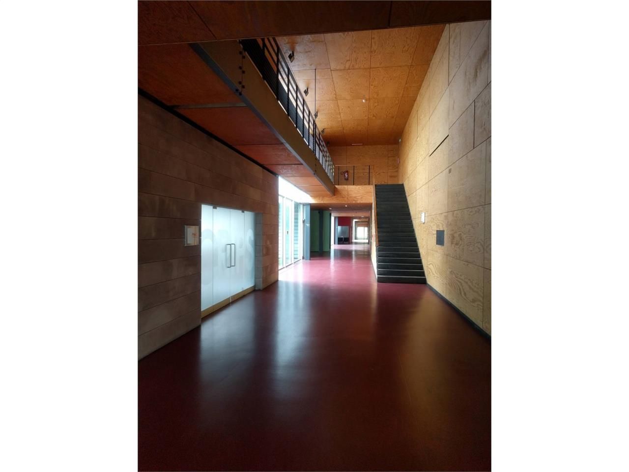 Local d'activité et de bureaux à louer 