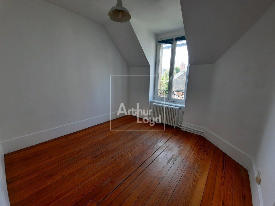 A proximité immédiate de la Gare de Melun 