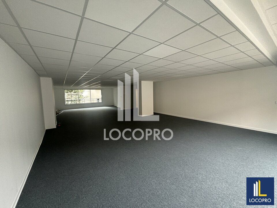 Location bureaux 105.06 m² non divisibles