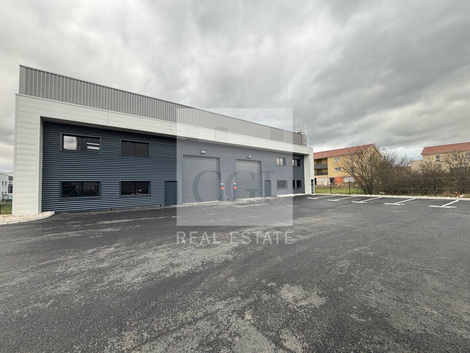Location local d''activites 416.7 m² non divisibles