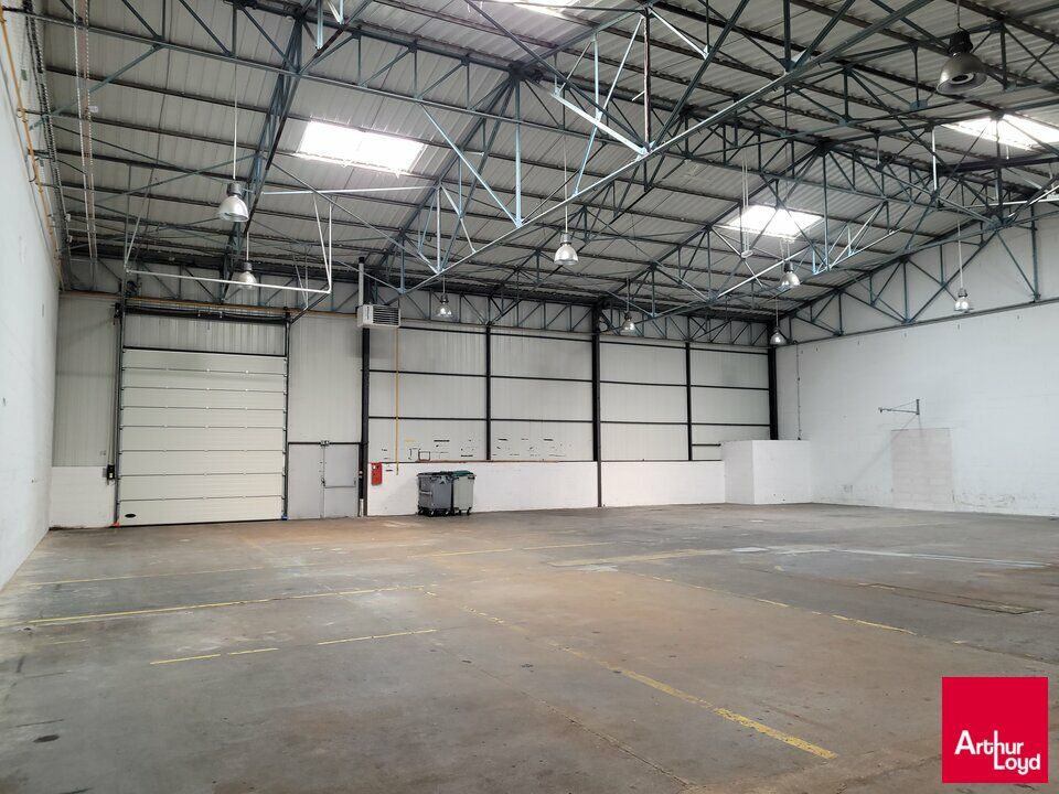Location local d''activites 1260 m² non divisibles