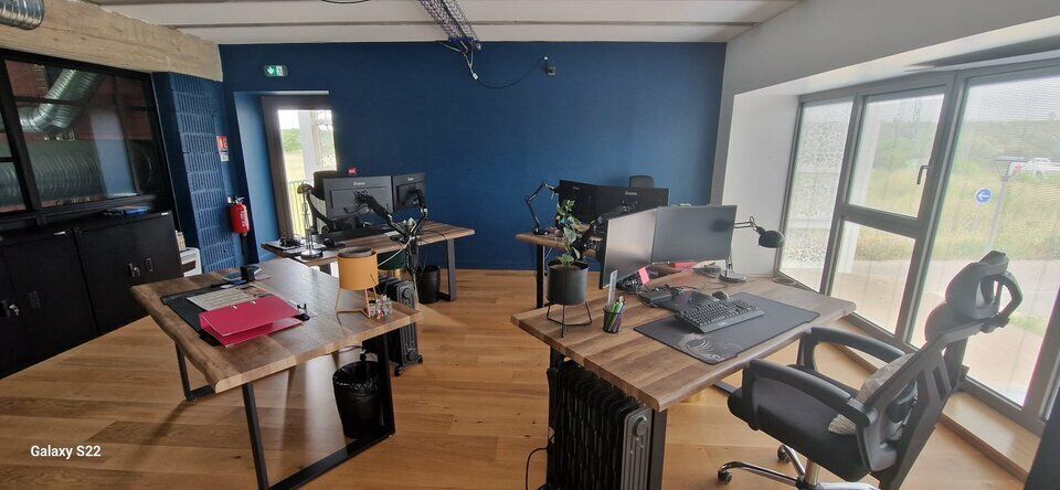 Bureaux lumineux et aménagés - Parking - ZAC MERMOZ - CASTELNAU-LE-LEZ