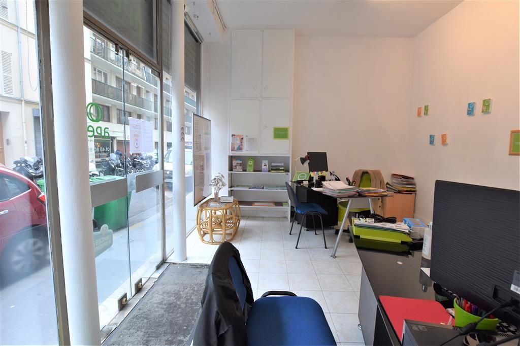 Location local commercial 49 m² non divisibles