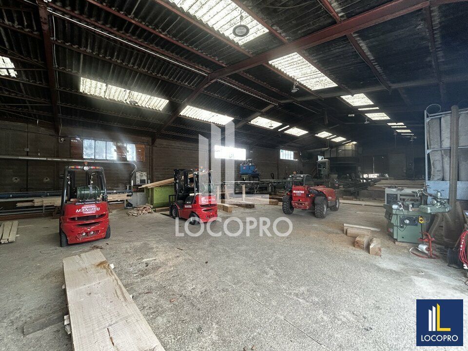 A LOUER - BÂTIMENT INDUSTRIEL ENVIRON 1 250 M2 SUR UN TERRAIN DE 4 920 M2  