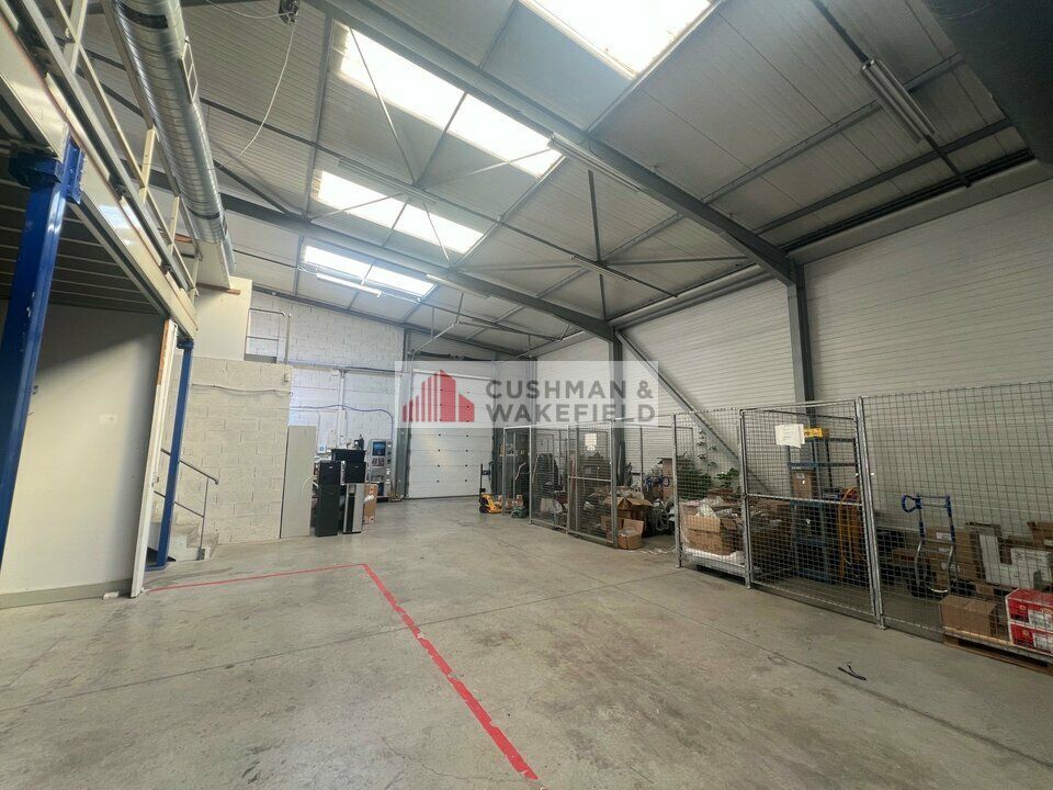 Location local d''activites 417 m² non divisibles