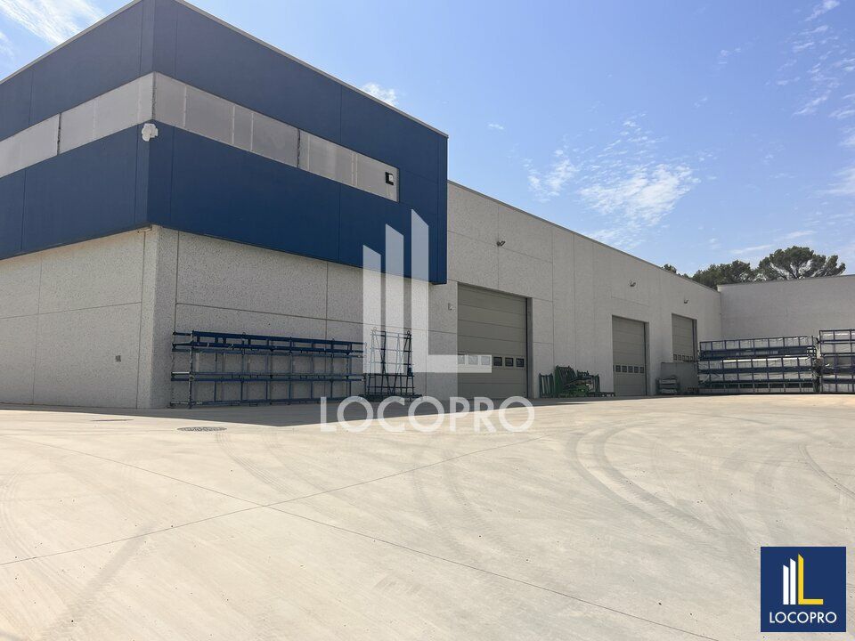 Location local d''activites 3488 m² non divisibles