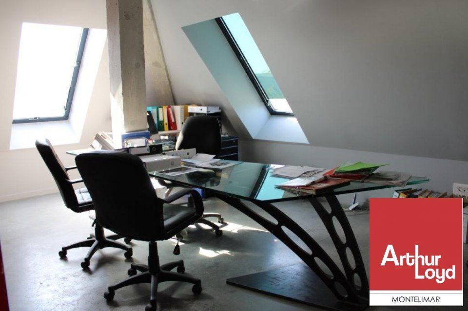 PIERRELATTE - AXE PASSANT - A LOUER BÂTIMENT A USAGE DE BUREAUX DE 435 M2 AVEC PARKING