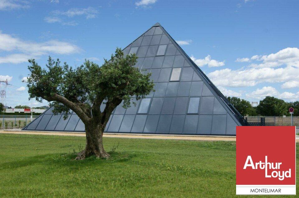 PIERRELATTE - AXE PASSANT - A VENDRE BÂTIMENT A USAGE DE BUREAUX DE 435 M2 AVEC PARKING