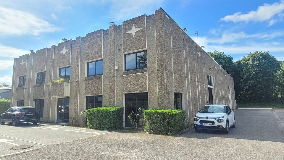 Location local d''activites 1069 m² non divisibles