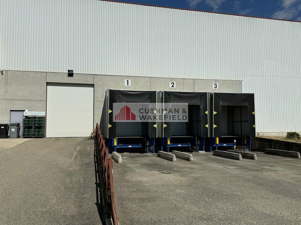 Location local d''activites 4100 m² non divisibles