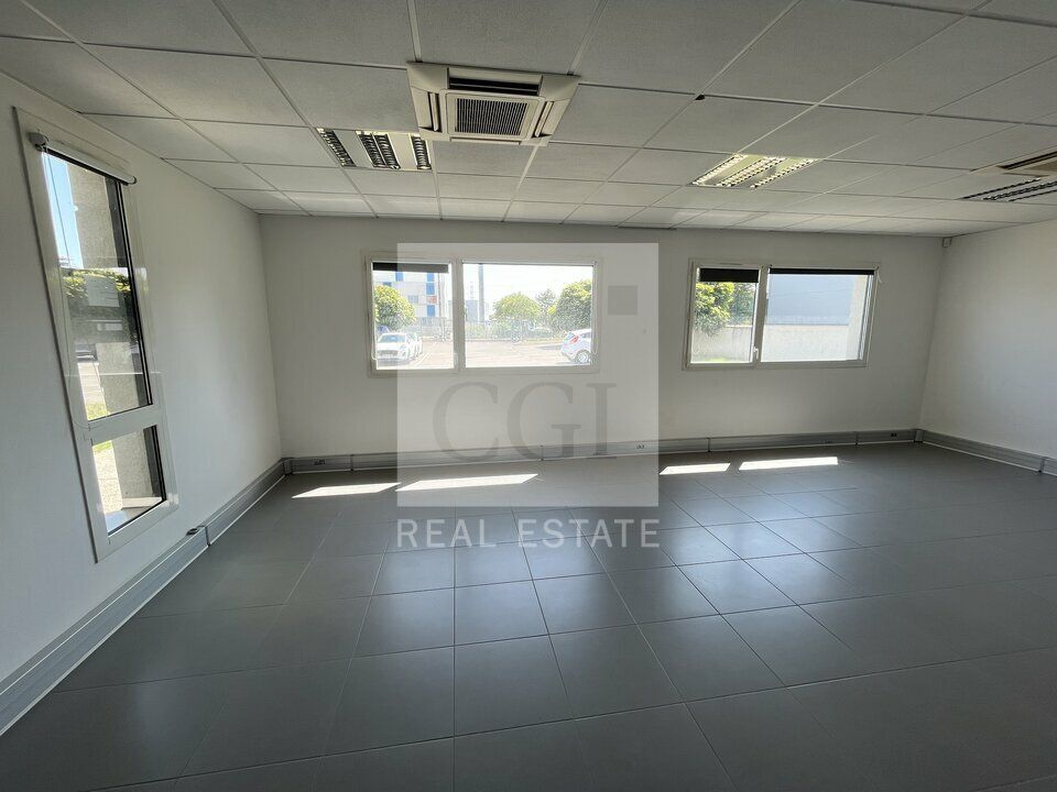 À Louer : Bureaux Spacieux et Bien Situés à Saint-Priest