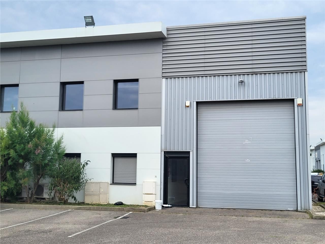 Location local 314 m² à Saint-Priest