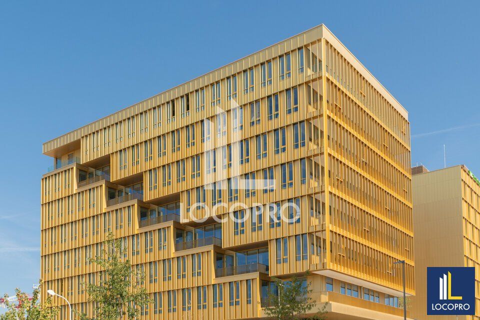 Location bureaux 945.74 m² divisibles à partir de 156.74 m²