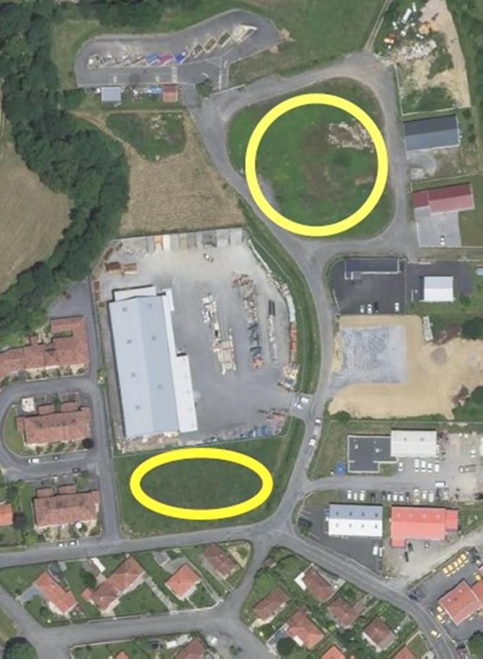 Vue aérienne zone avec parcelles disponibles