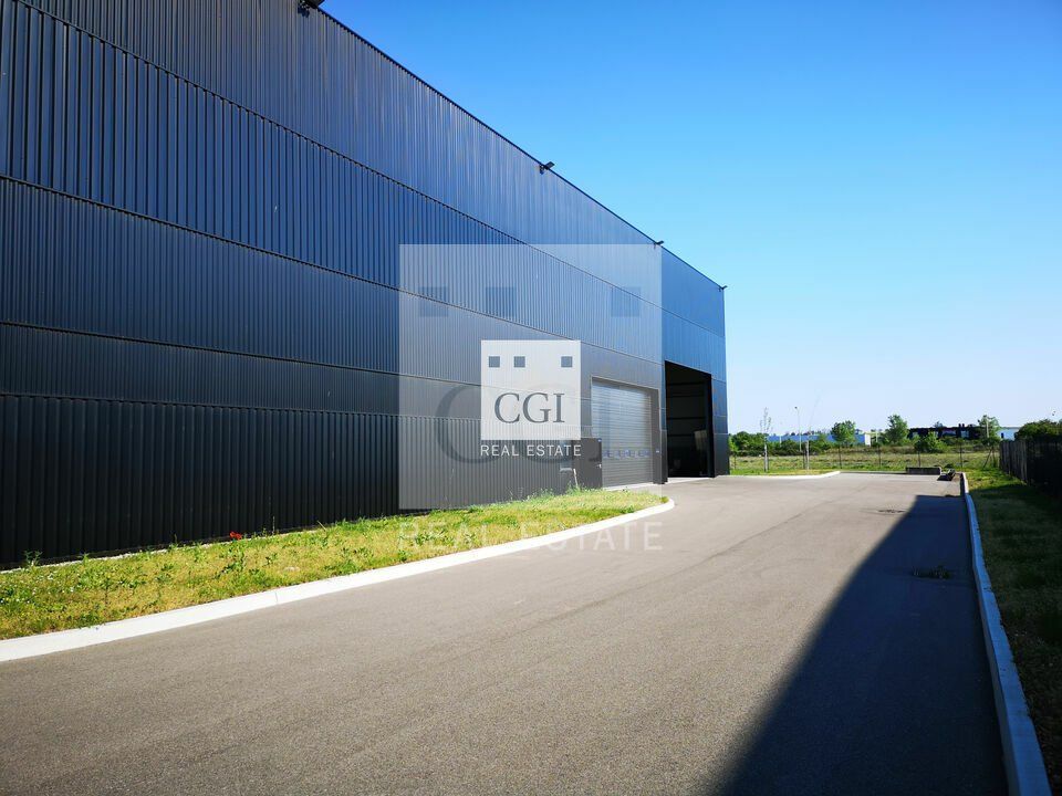 À Louer : Local d'Activités à Genas - Zone Industrielle Mi Plaine