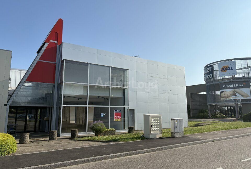 Location local commercial 830 m² non divisibles
