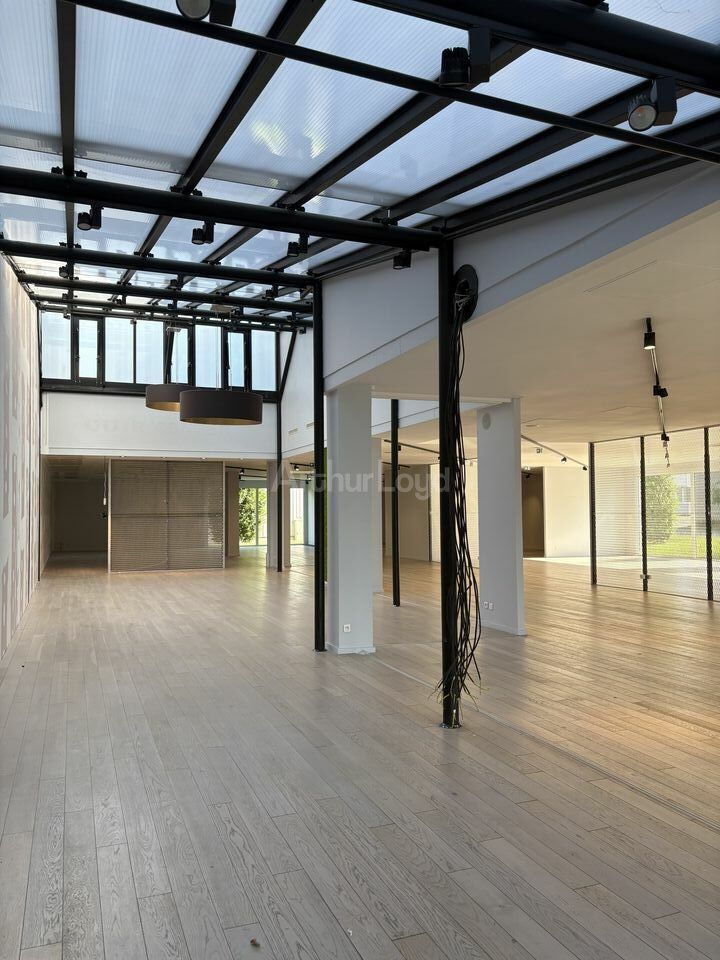 LOCAL COMMERCIAL de 830m² à LOUER