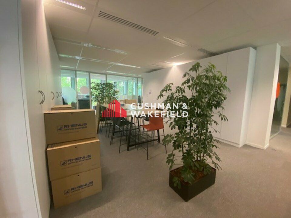 Location bureaux 585.4 m² non divisibles