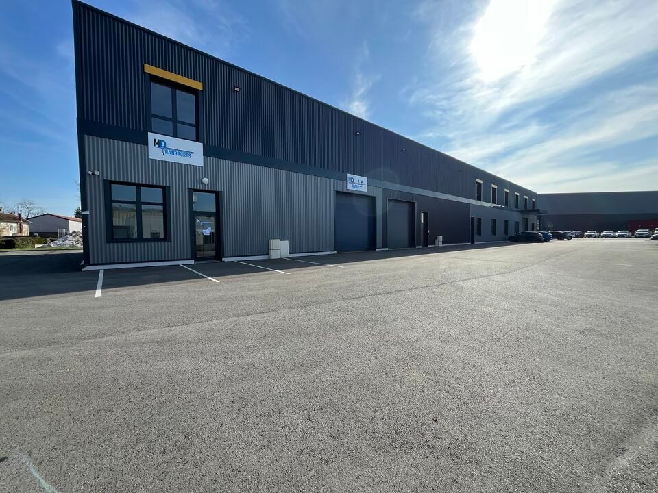 Location local d''activites 2843 m² divisibles à partir de 55 m²